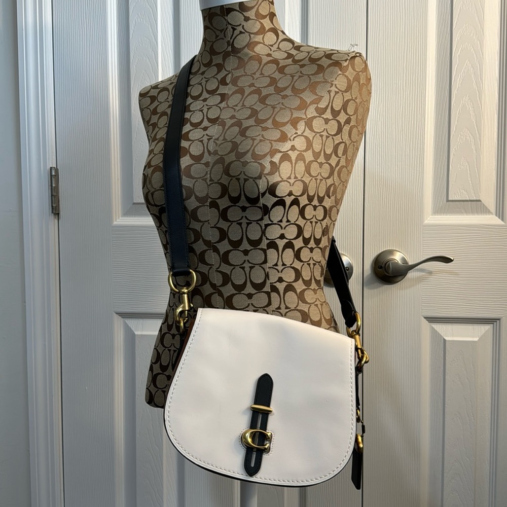 COACH Women's Glovetanned  Leather Saddle NWOT